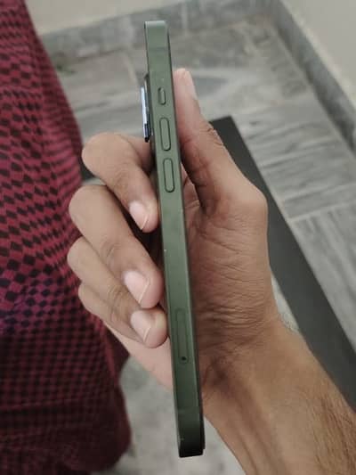 Apple iPhone 13
