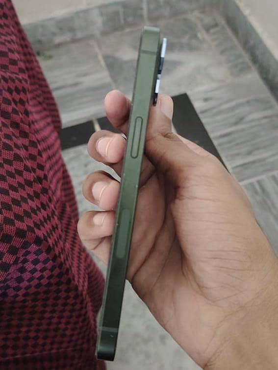 Apple iPhone 13 3