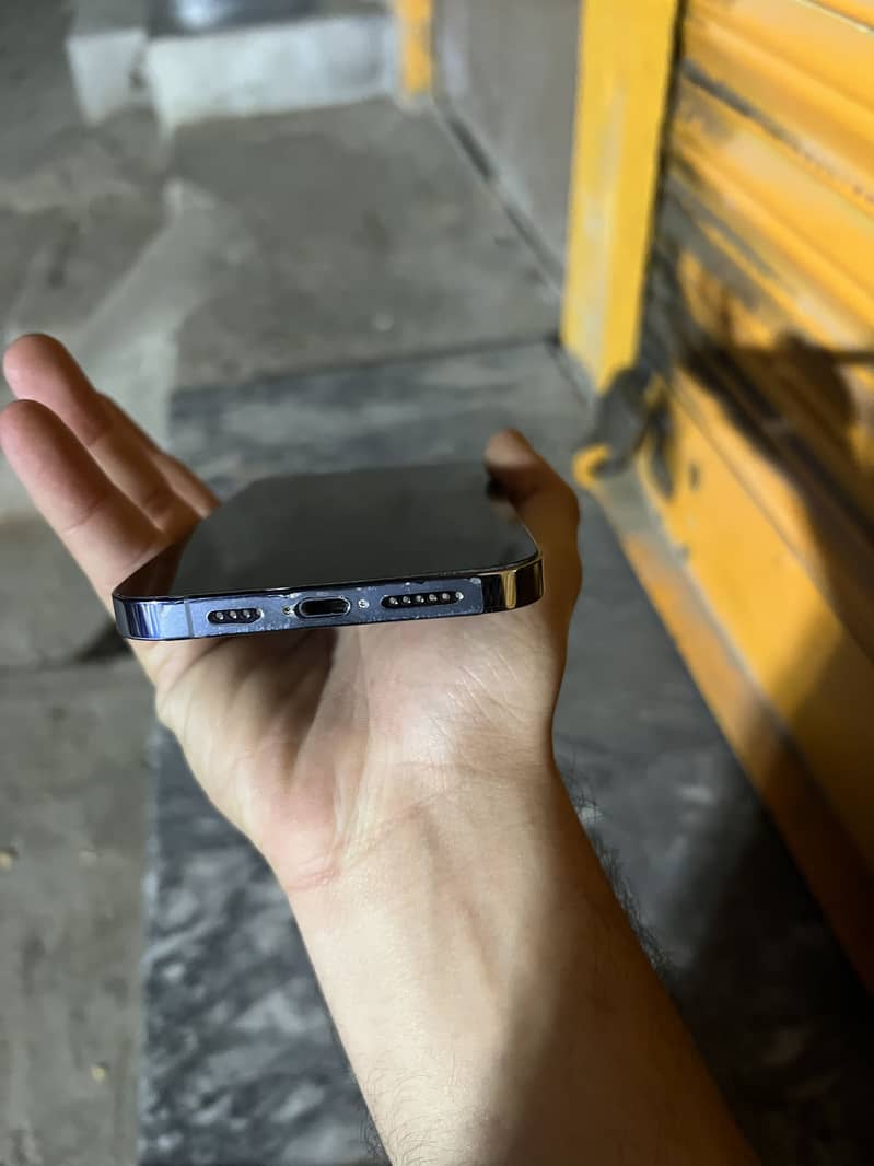 Apple iPhone 13 Pro Max 4