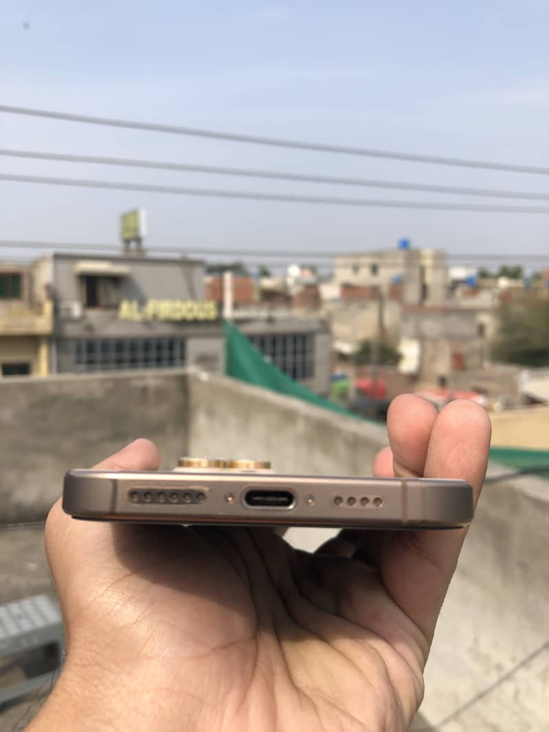 Apple iPhone 16 Pro Max JV 2