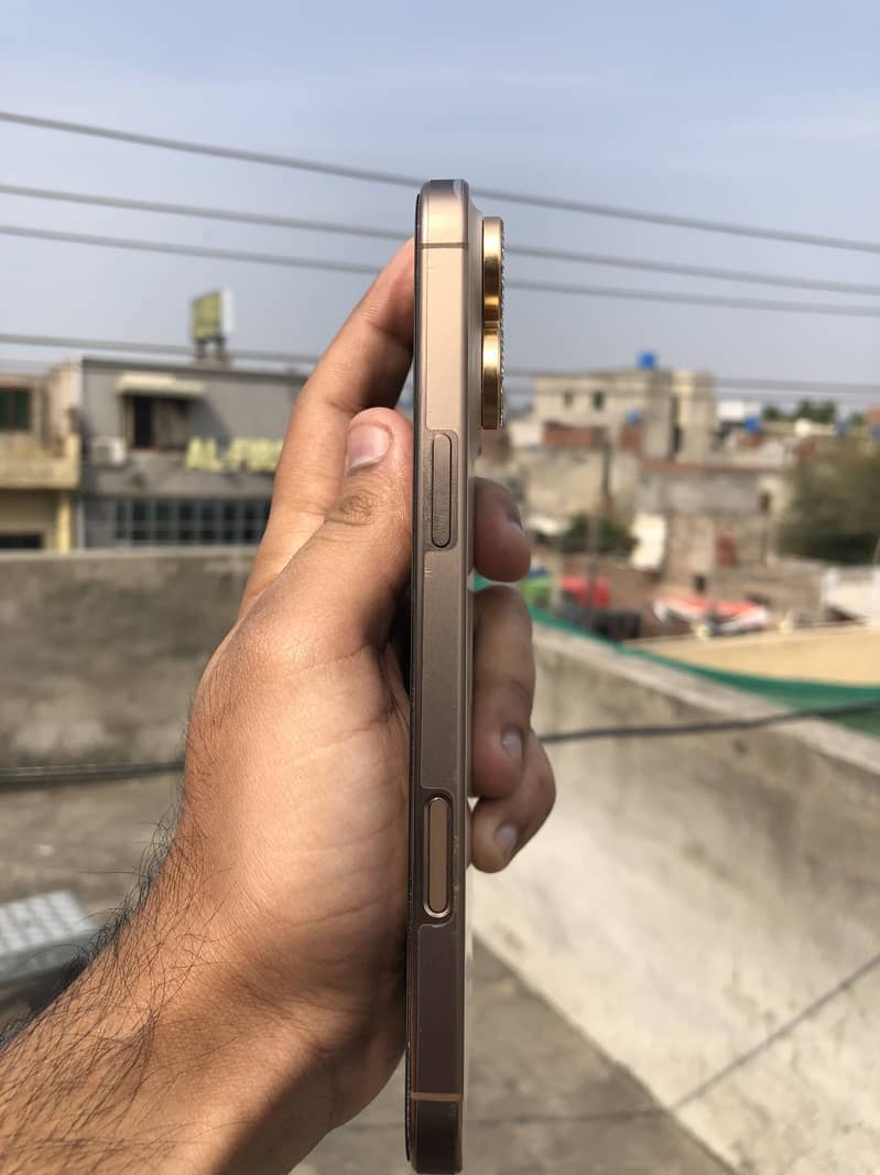 Apple iPhone 16 Pro Max JV 3
