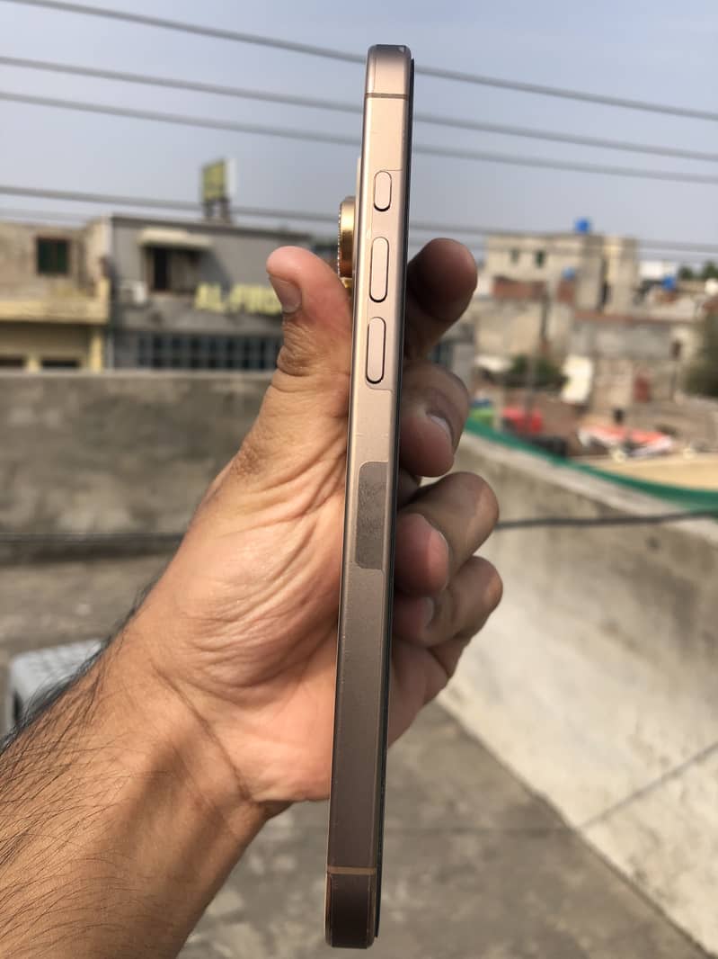 Apple iPhone 16 Pro Max JV 4