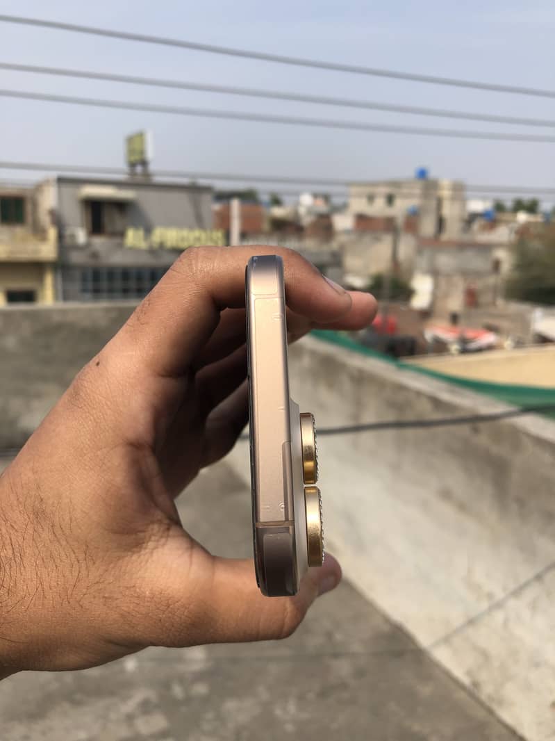 Apple iPhone 16 Pro Max JV 5