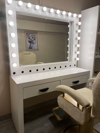 Professional Hollywood LED Makeup Vanity Table & Illuminated Mirror