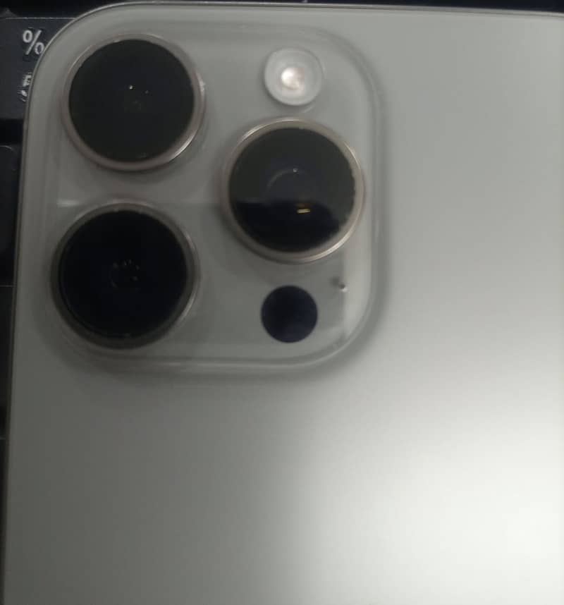 Apple iPhone 16 Pro Max 2