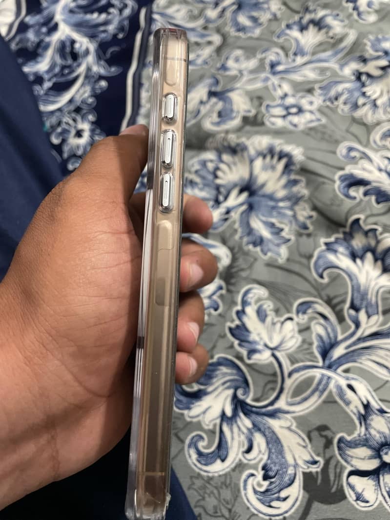 Apple iPhone 16 Pro Max jv 4