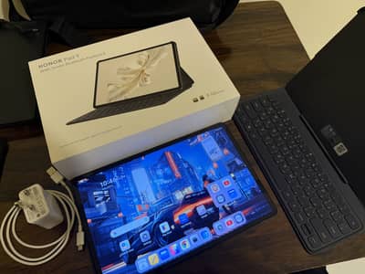 Honor Pad 9 with Smart Keyboard