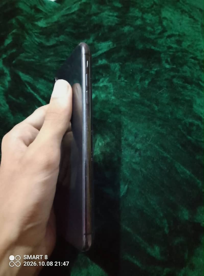 Apple iPhone XS Max 5