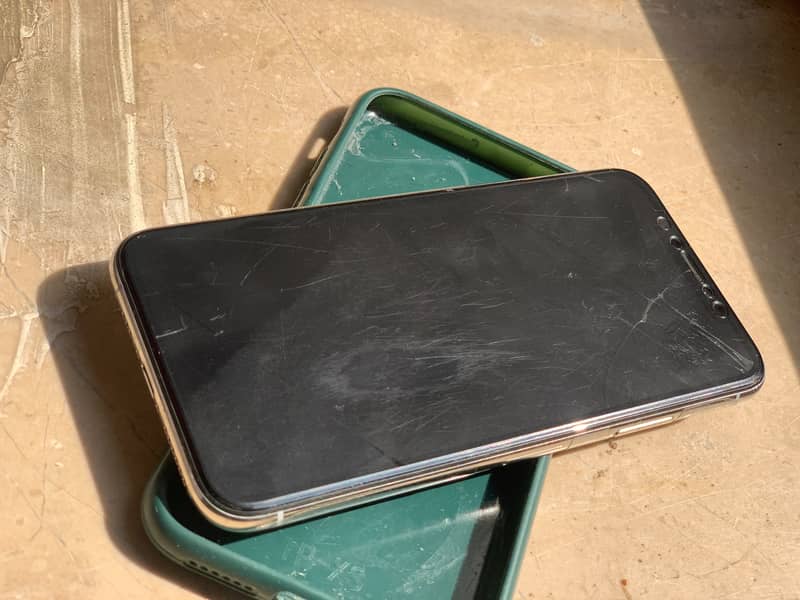 Apple iPhone XS 0