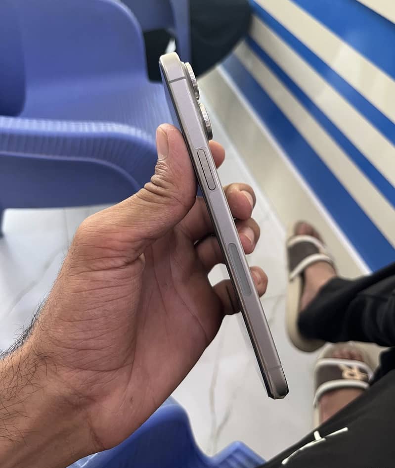 Apple iPhone 15 Pro Max 2