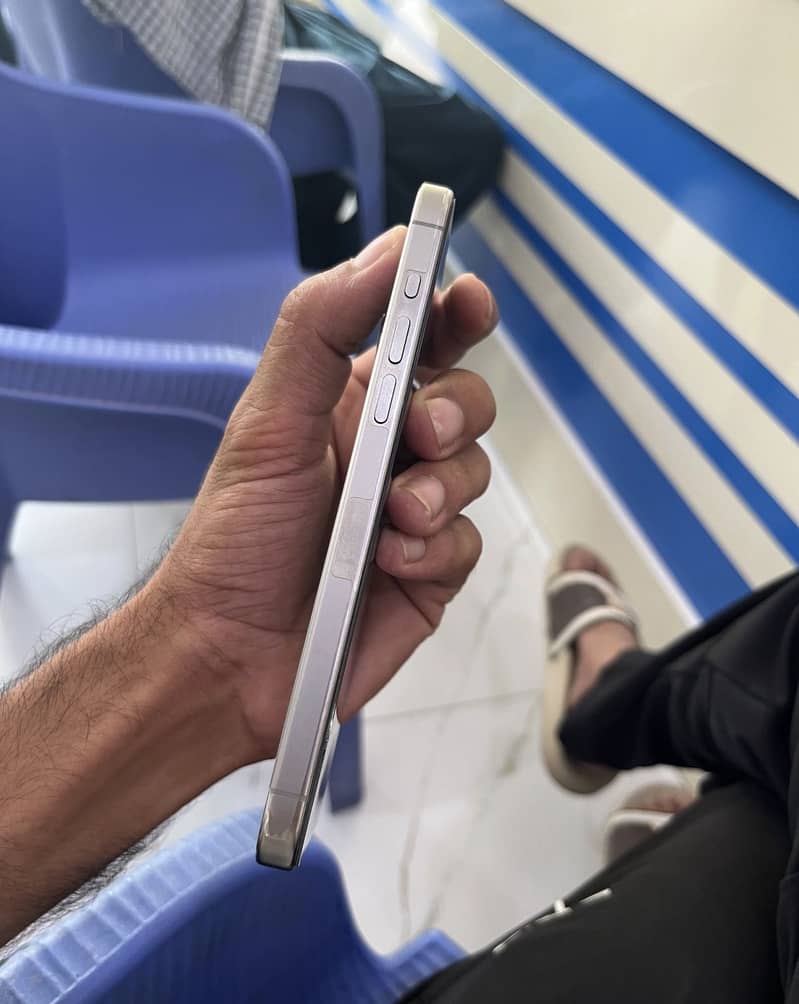 Apple iPhone 15 Pro Max 4