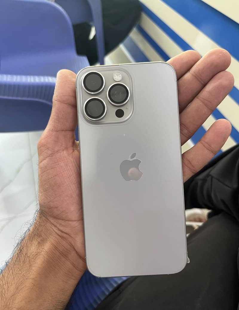 Apple iPhone 15 Pro Max 5