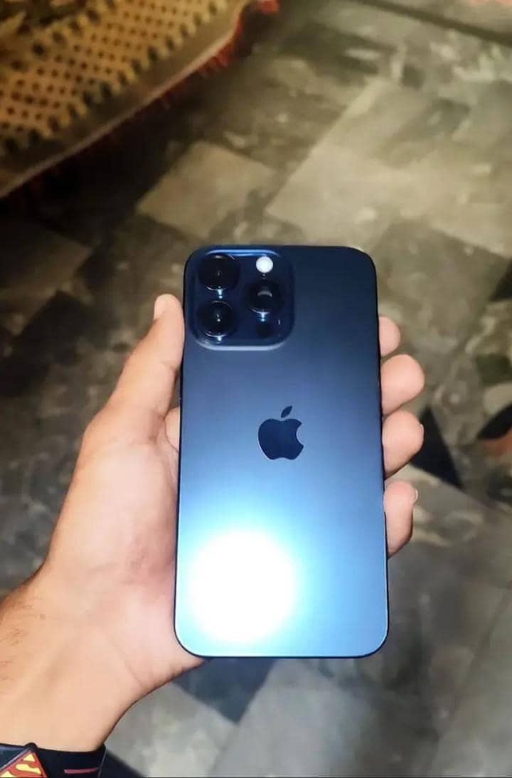 Apple iPhone 15 Pro Max 2