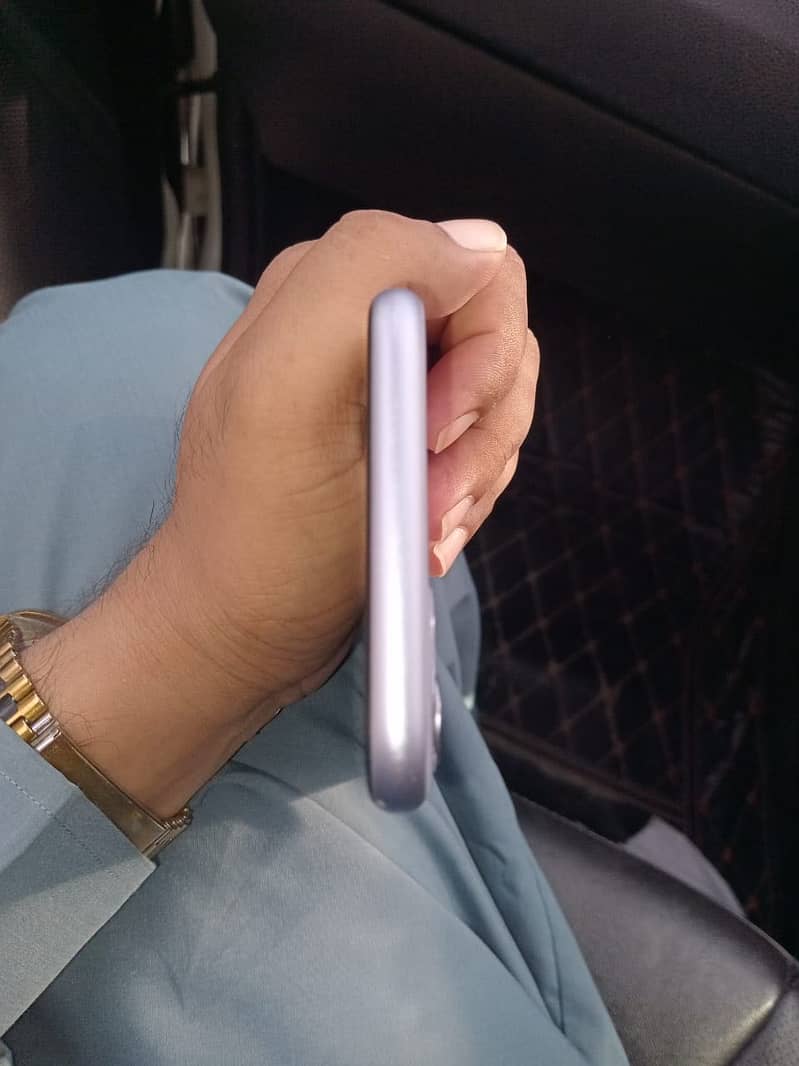 Apple iPhone 11 4