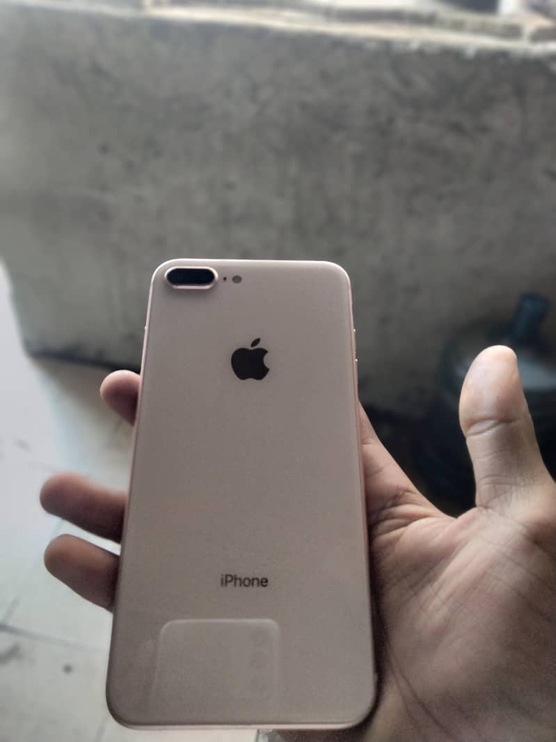 Apple iPhone 8 Plus 1