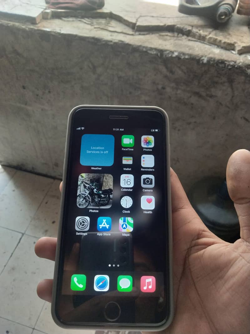 Apple iPhone 8 Plus 4