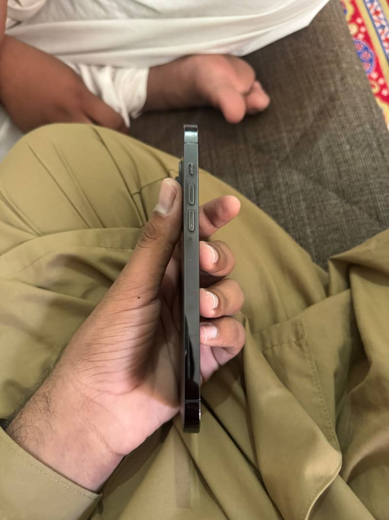 Apple iPhone 14 Pro Max 2