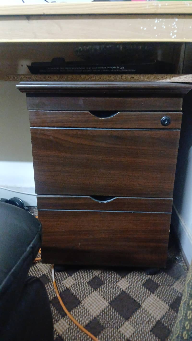 Executive Office Table 4