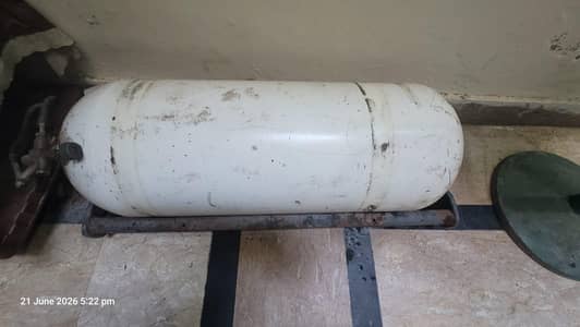 Car gas cylinder
