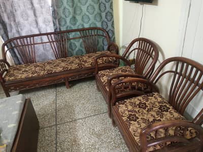 5 Seater Sofa Set for Sale in Good Cindition
