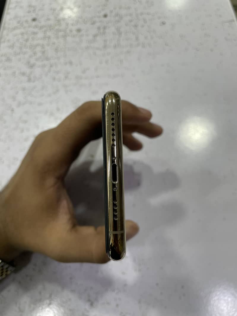 Apple iPhone 11 Pro Max 1