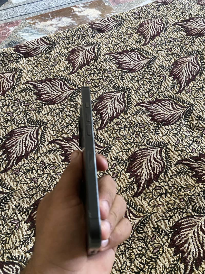 Apple iPhone 15 Pro 2