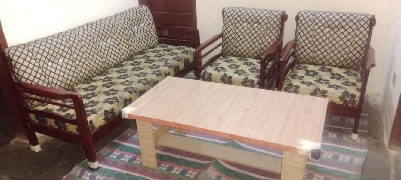 Sofa seat with Table 0