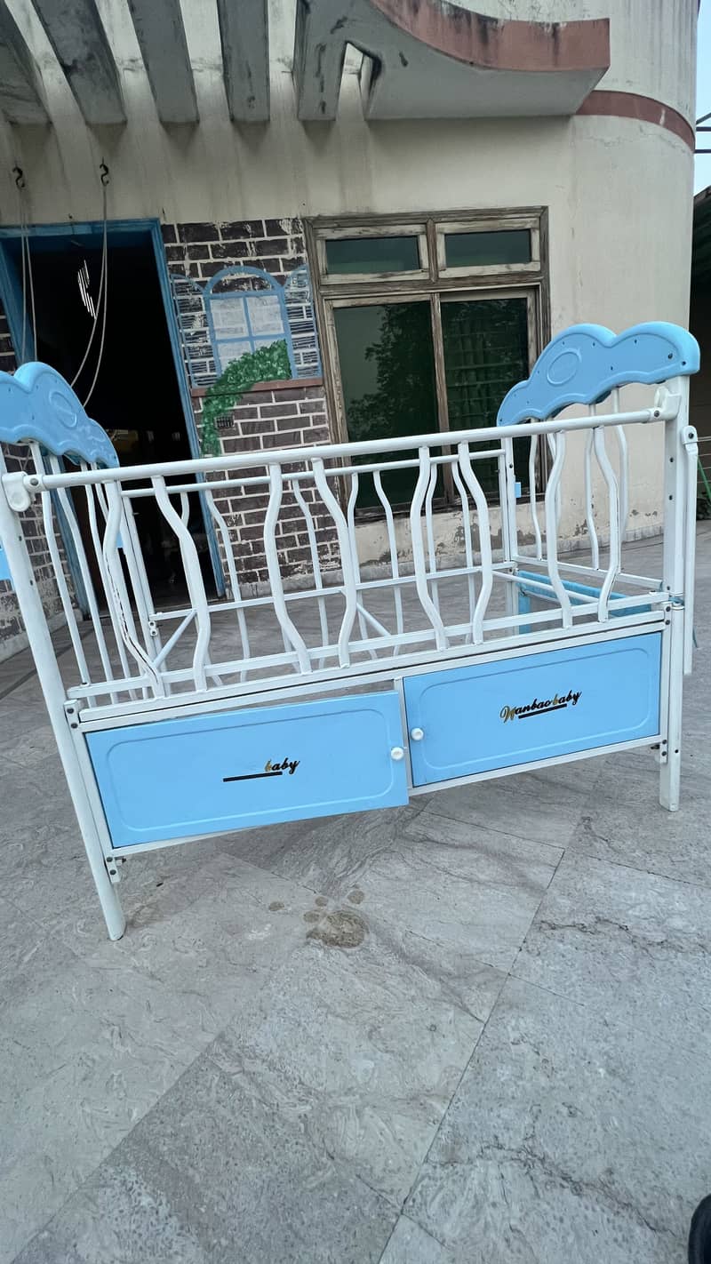 Baby cot 3