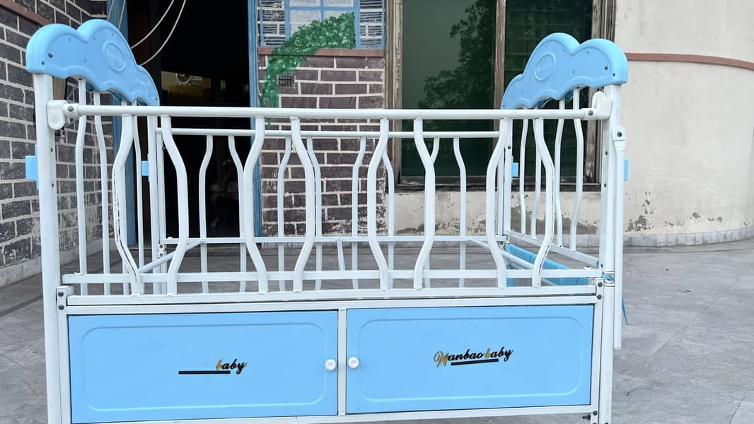 Baby cot 4