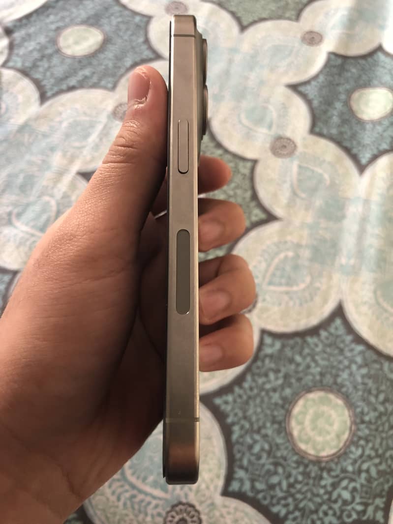 Apple iPhone 15 Pro 1