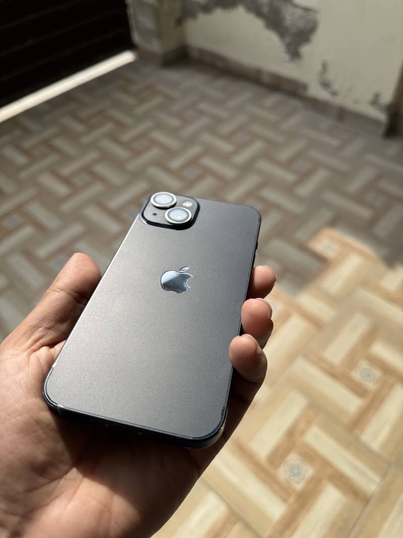 Apple iPhone 13 1