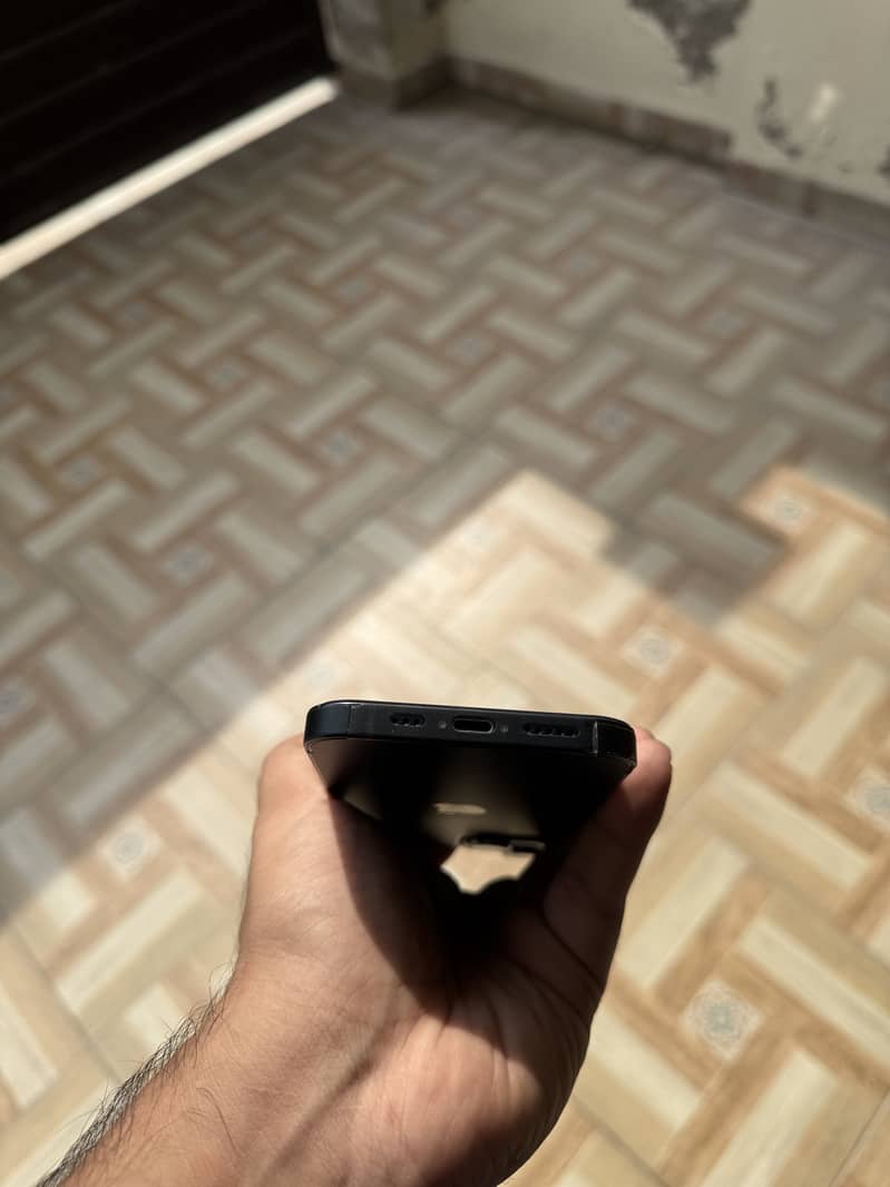 Apple iPhone 13 2