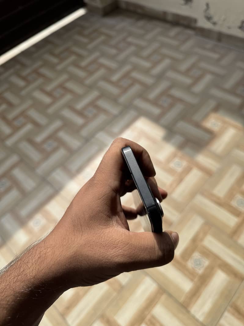Apple iPhone 13 3