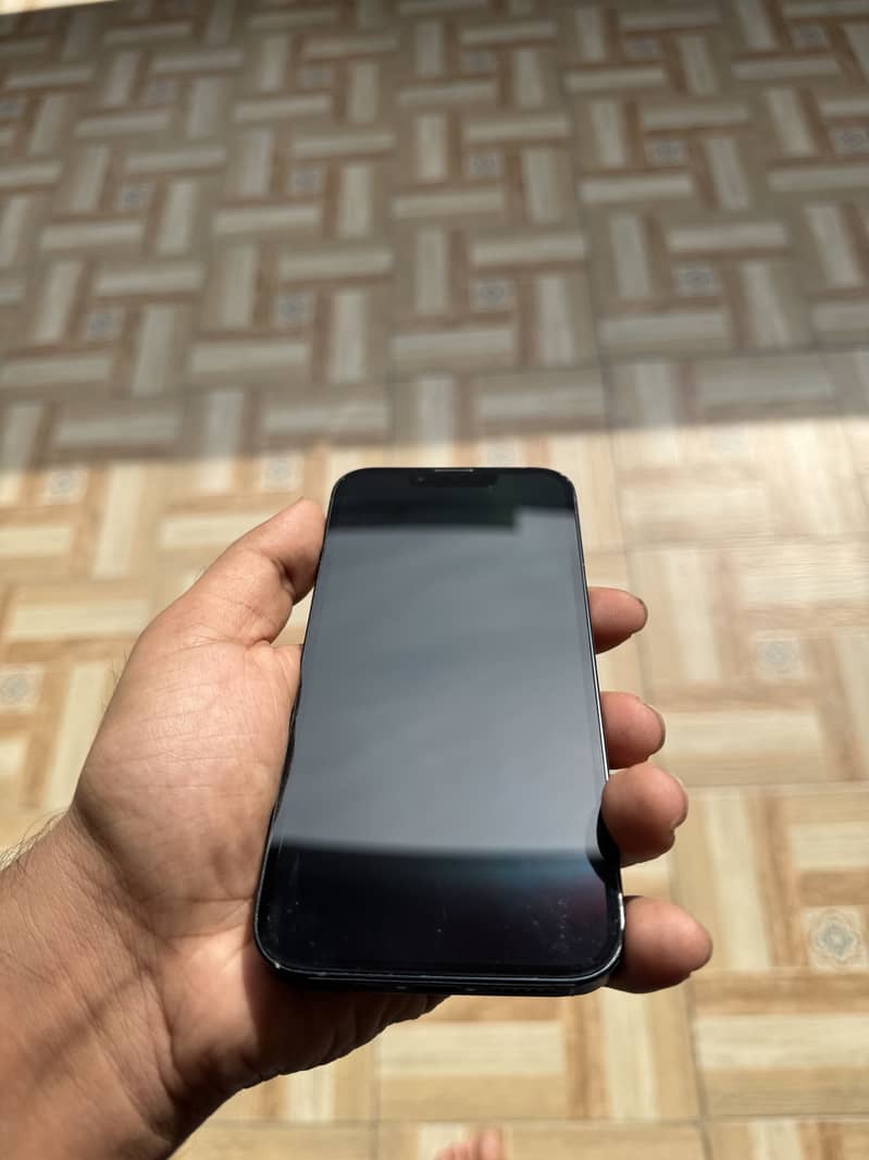 Apple iPhone 13 4