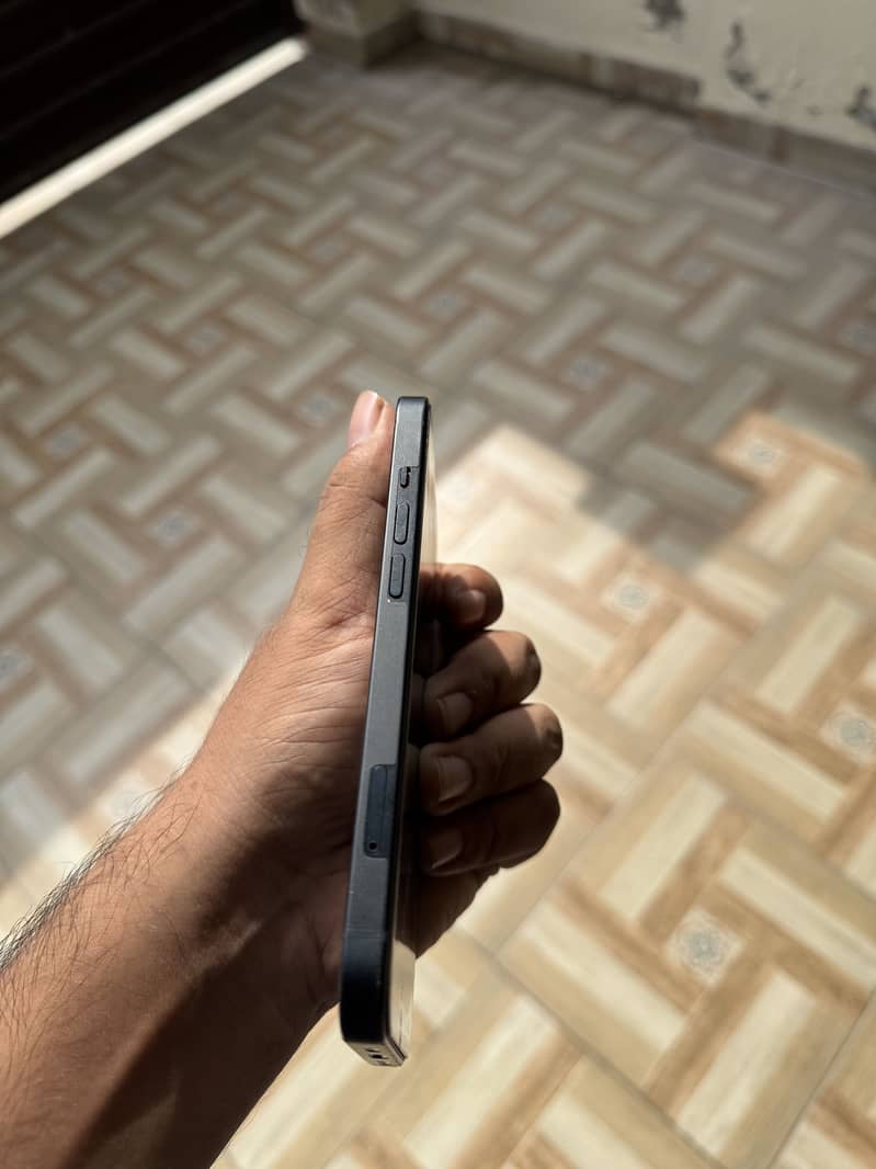 Apple iPhone 13 6