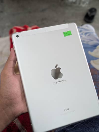 I pad 6th gen 32 gb 10/10