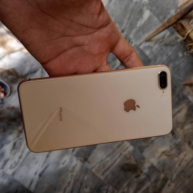 Apple iPhone 8 Plus 1