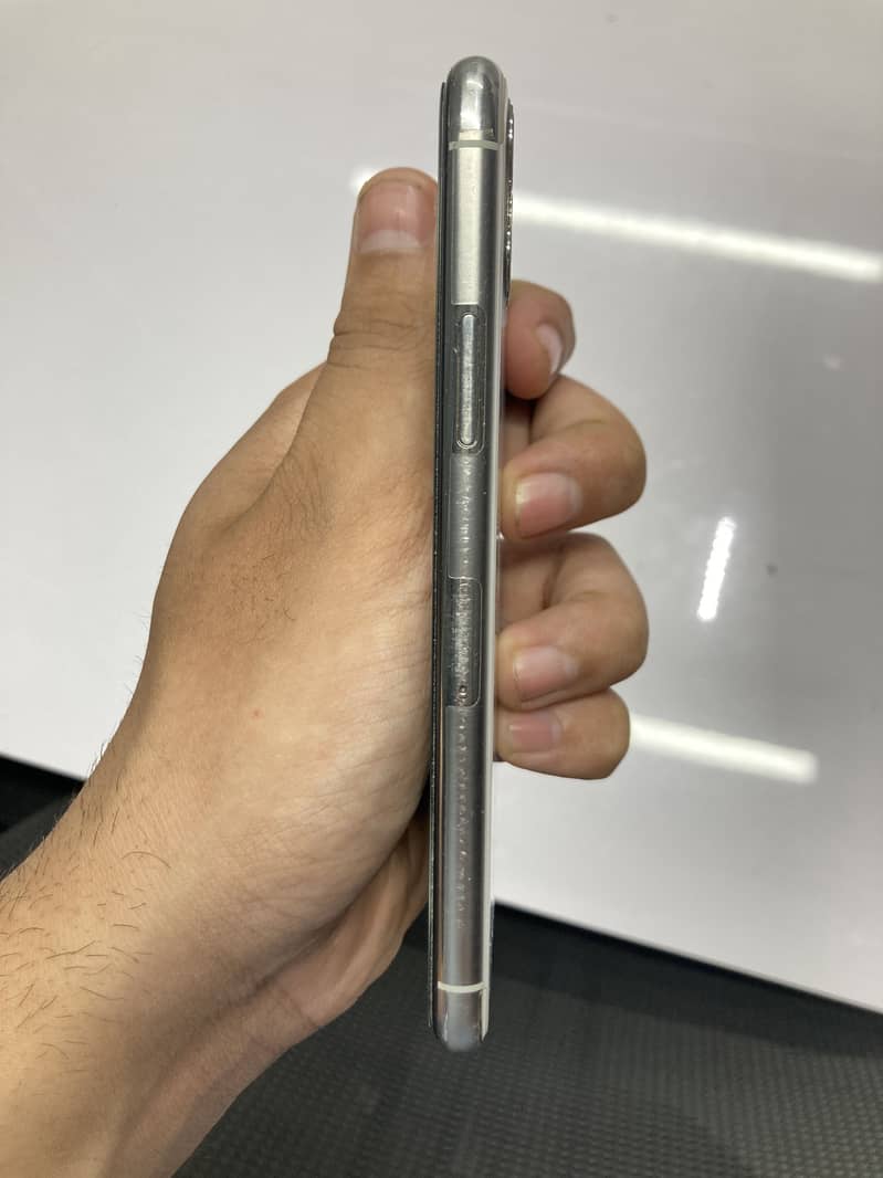Apple iPhone 11 Pro 3