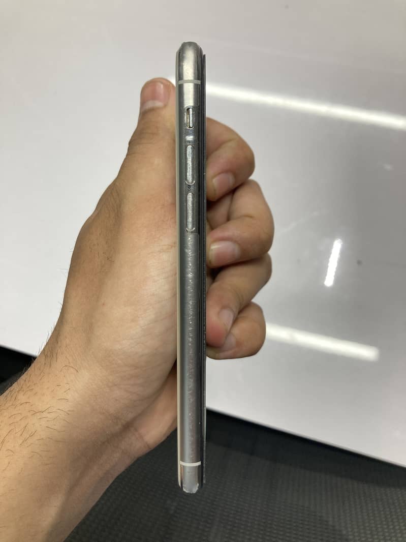Apple iPhone 11 Pro 4