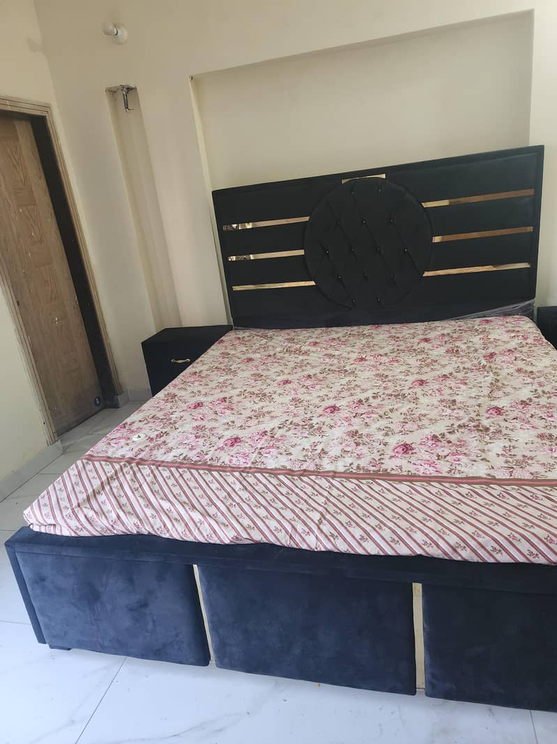 Bed and sidetables 2