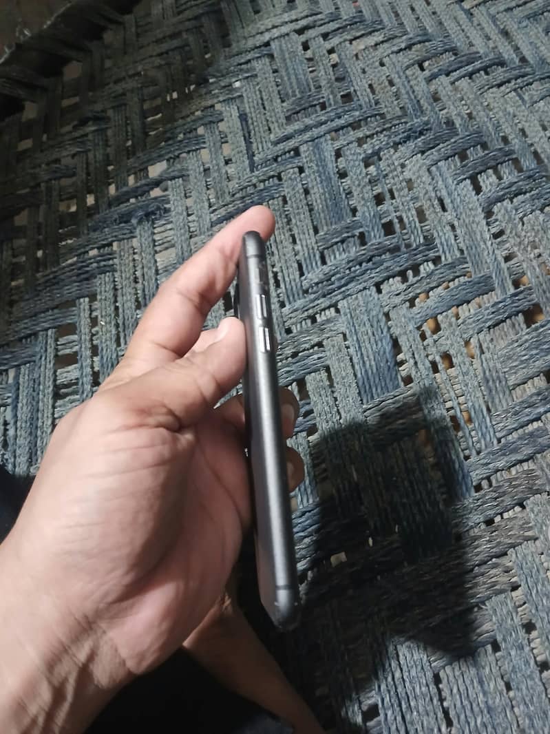 Apple iPhone 11 5