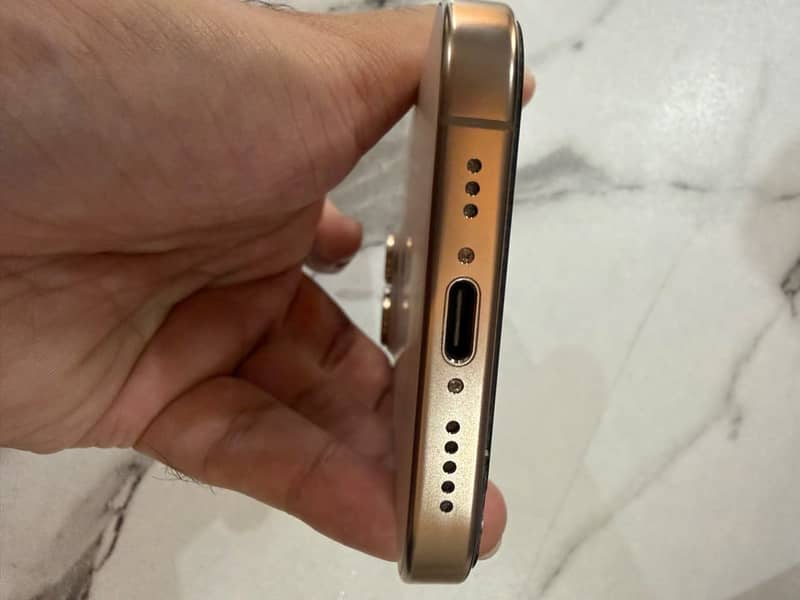 Apple iPhone 16 Pro 5