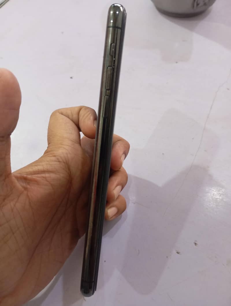 Apple iPhone 11 Pro Max 3