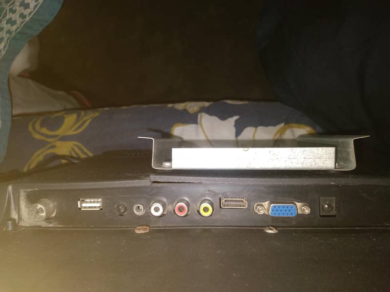 22" LED TV 10