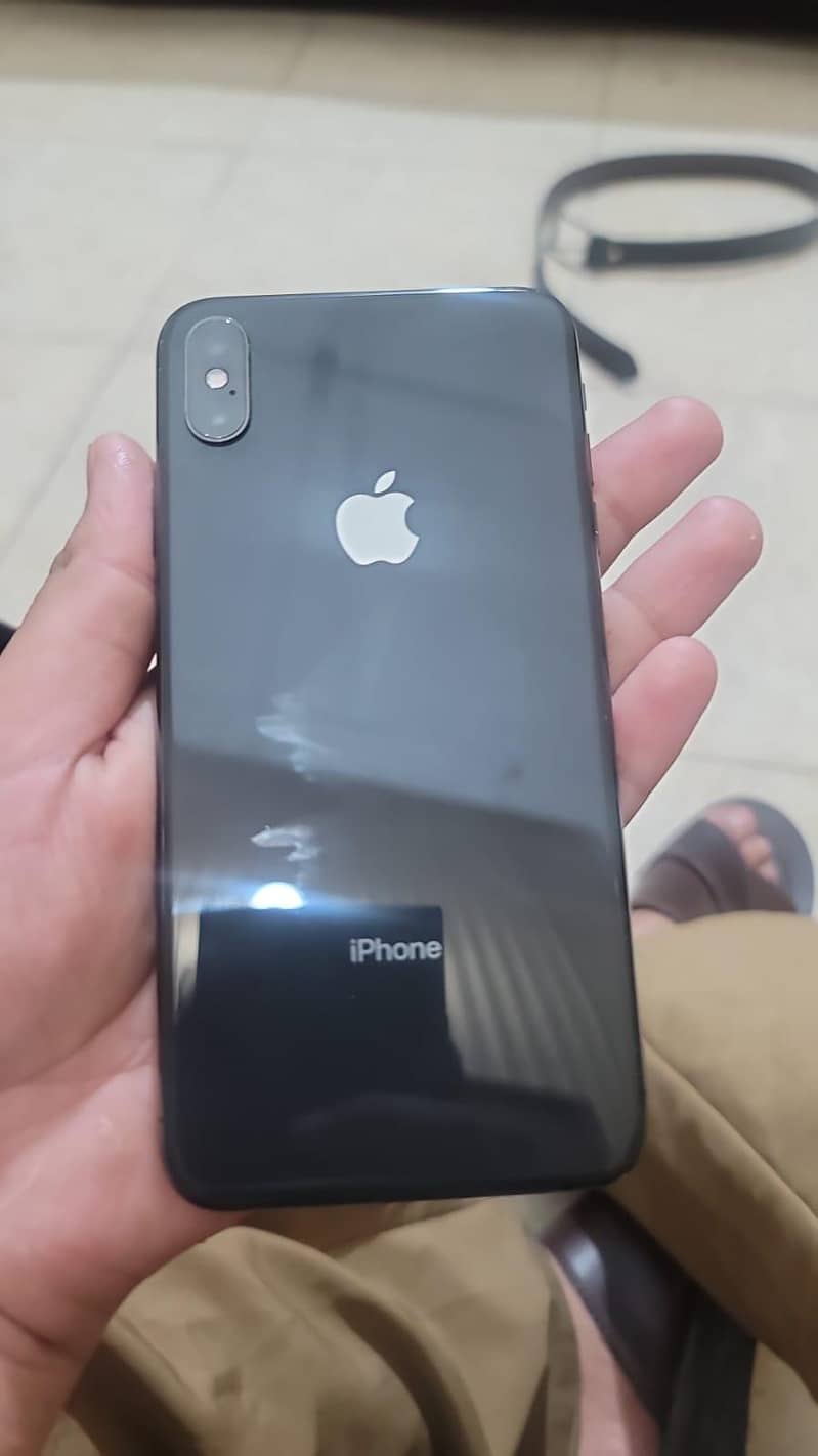 Apple iPhone XS Max 4