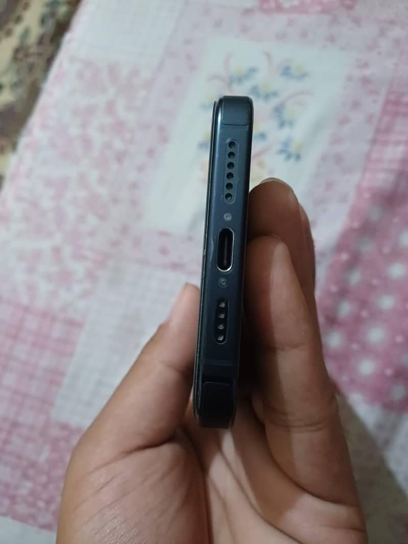 Apple iPhone 15 Pro Max 2