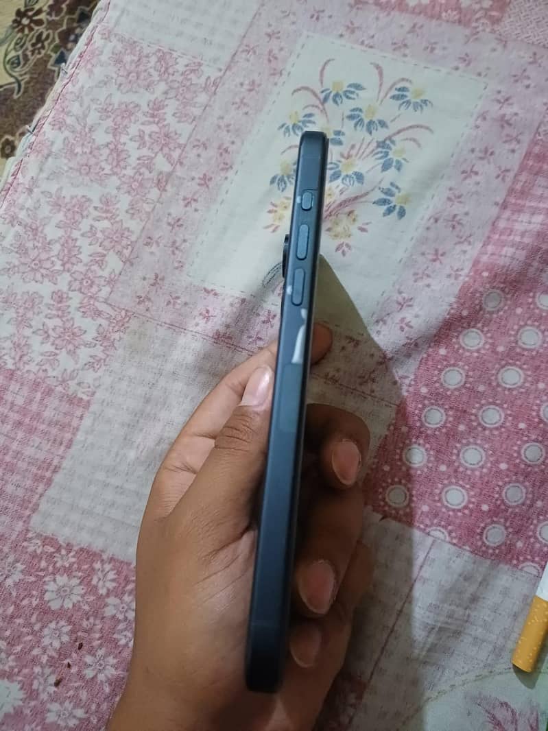 Apple iPhone 15 Pro Max 3
