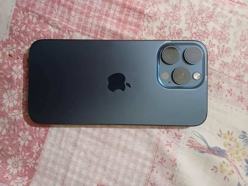 Apple iPhone 15 Pro Max 4