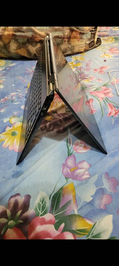 toshiba portege x 20 w  8gb ram i5 7th gen