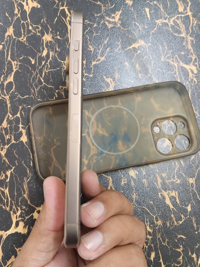 Apple iPhone 16 Pro Max 3